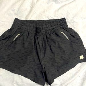 Vuori dash shorts in a subtle pattern in size Small. Worn once.